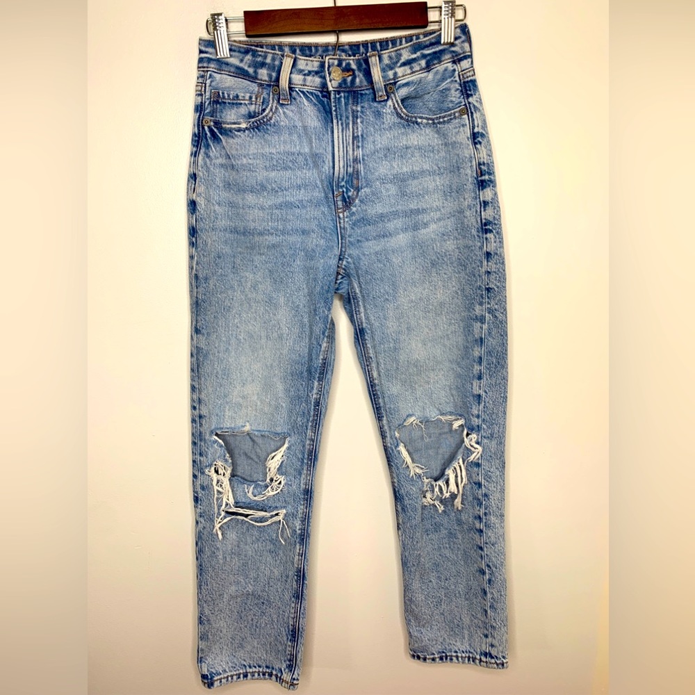 American Eagle Mom Straight Jean Destroyed Knee Size 4 Faded Wash